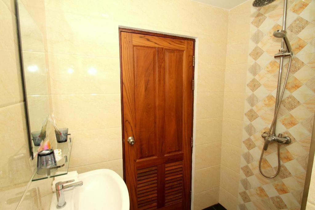 Gemsy Hotel Yangon Exterior foto
